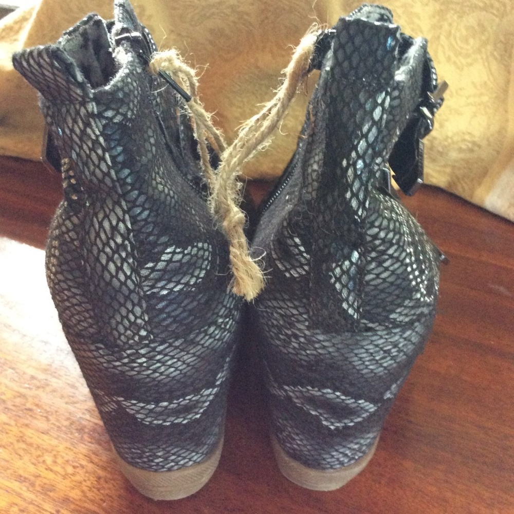 Women’s Penny Sue Zip Up Booties Straps & Studded - Picture 5 of 7